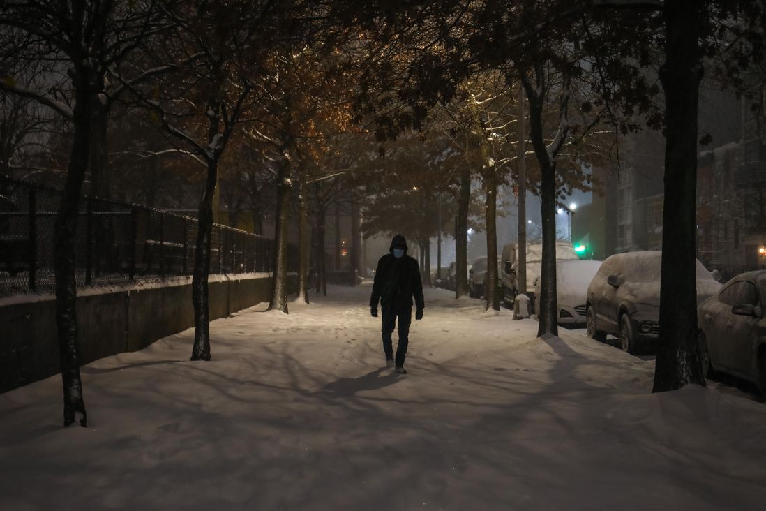 Snow on the night of Dec 16 in Brooklyn